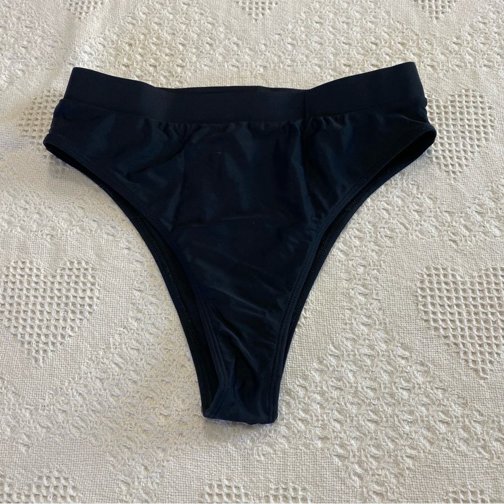 SHEIN High Waisted Bikini Bottoms (M)
